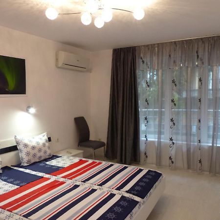Apartament Holiday Burgas City Exterior foto